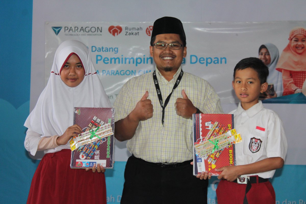 sdjuaraparagon's tweet photo. Semua siswa bisa tampil dan berekspresi. #MPLS #POSTER #imsharing #imhappy @rumahzakat @Filantra1 https://t.co/KL9t6sF7Ak