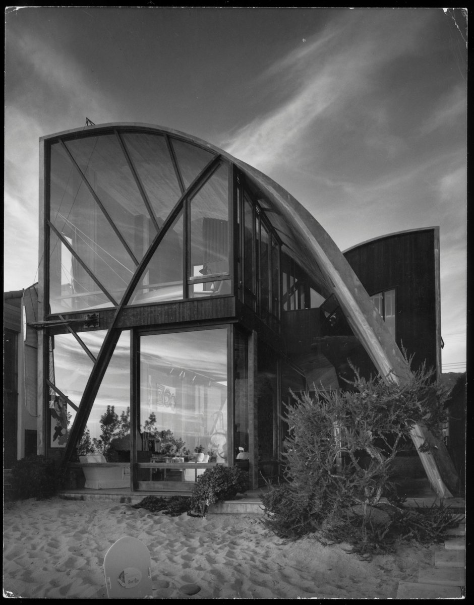 Happy Birthday John Lautner! - Stevens House (Malibu, CA) 1968 - Arango  House (Acapulco, Mexico) 1973 - Marco Wolff mountain cabin, (Idyllwild, CA)  1975 #JuevesDeArquitectura, image size:940x1200