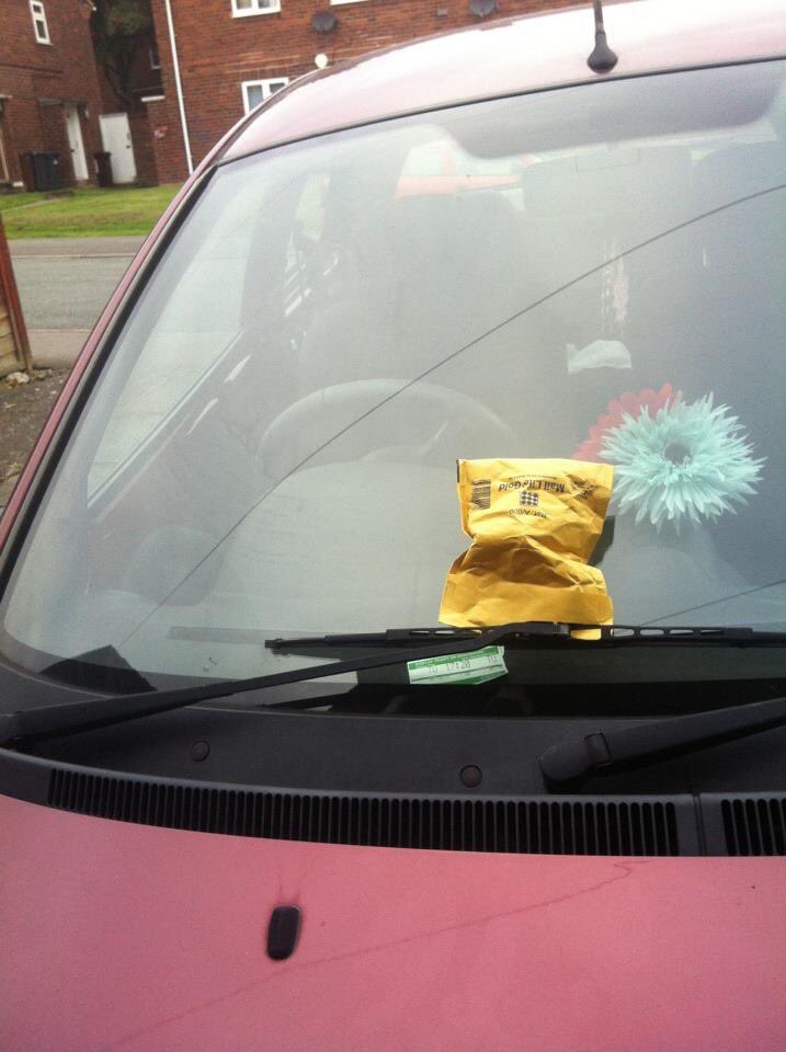 Tabitha_x's tweet photo. @jkjasonking @IAMKELLYBROOK @thisisheart   One for your conversation today. A parcel was left on the windscreen of my car once. https://t.co/kxOj3ViTCG