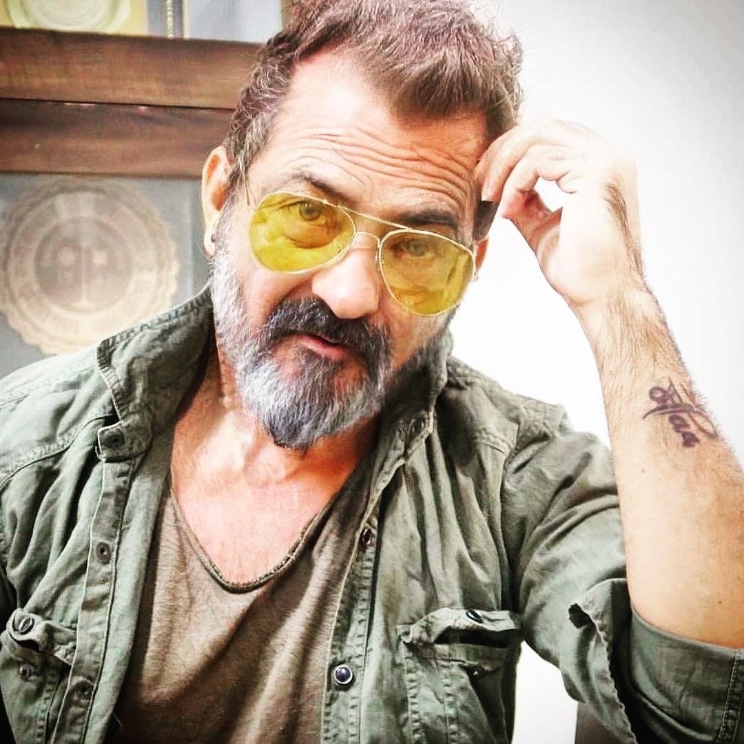 manupunjabim3's tweet photo. Not bad..
#old #oldpic @duttsanjay #sanjubaba lagta hai na apun bhai ke mafik same to same.. #lol @manupunjabi_fanclub thanks for making mee #old1 #mainmanuhoon https://t.co/XMzqGbfzku