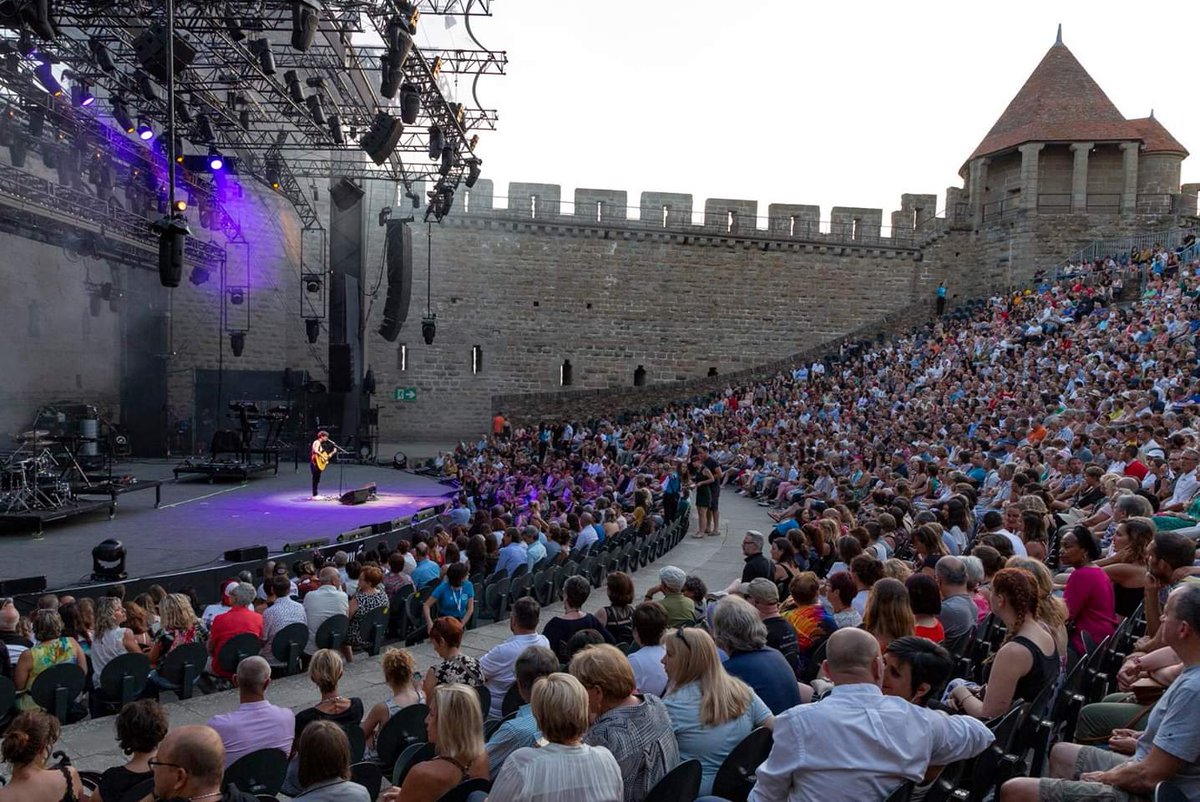 Élodie a assuré la 1ere partie de <a href="/QueensChristine/">Christine and the Queens</a> ! 

Un grand bravo à elle 👏
