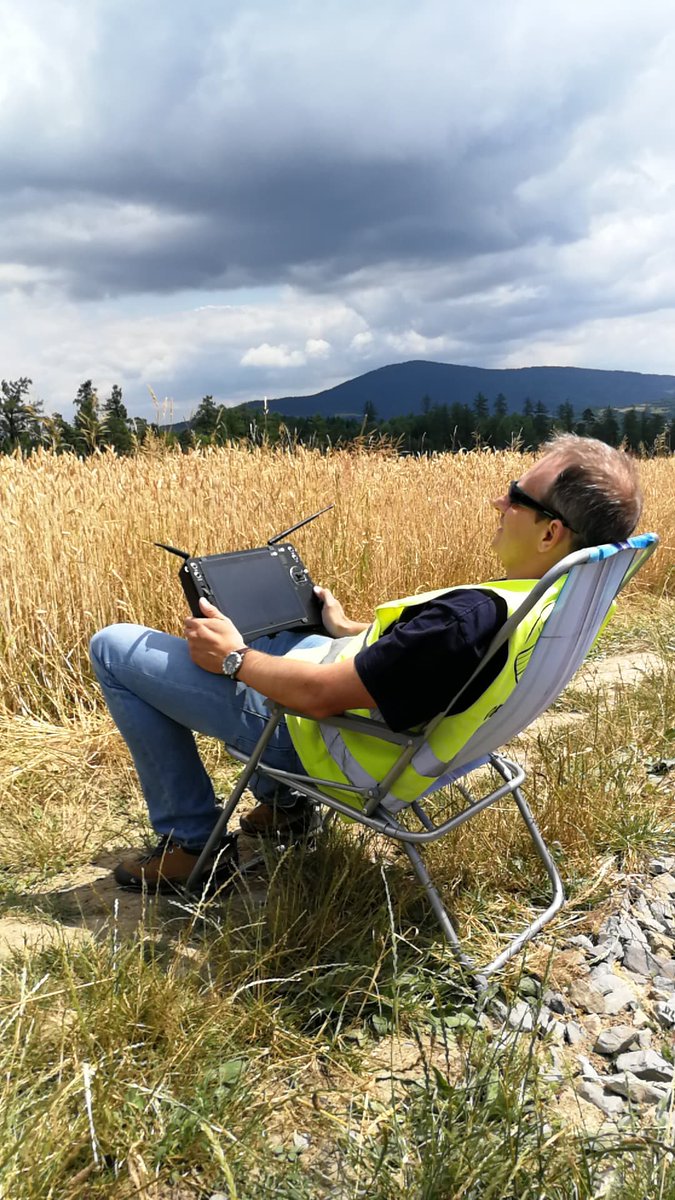 FlyTech_UAV's tweet image. Looking for a dream job? UAV operator might be a perfect fit 👌 #uav #drones #perfectjob