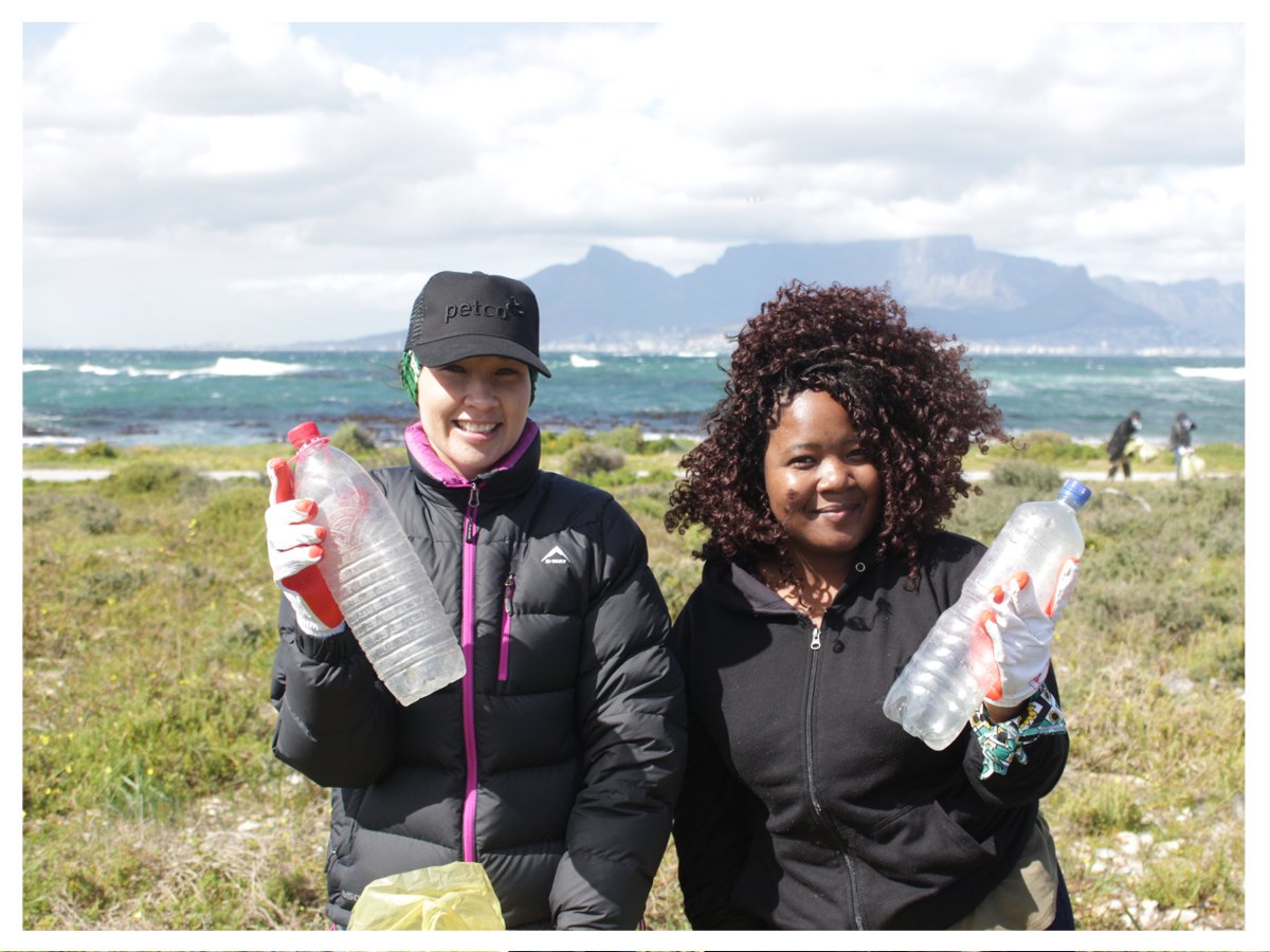 Petco_Official's tweet photo. Today is Mandela Day and PETCO is calling on everyone to honour his legacy for 67 minutes. Whether you’re helping in a community clean-up or assisting someone less fortunate than yourself, use today to do a #GoodGreenDeed. https://t.co/MpOAffteyl