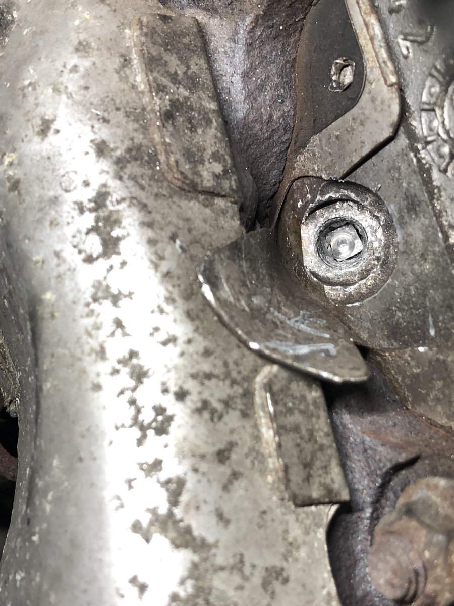 headtech0's tweet photo. Helped another garage out after they snapped an extractor in a glow plug trying to remove it. #brokenglowplugremoval https://t.co/TkPQLukhF8 https://t.co/wy1gRU3Rd8