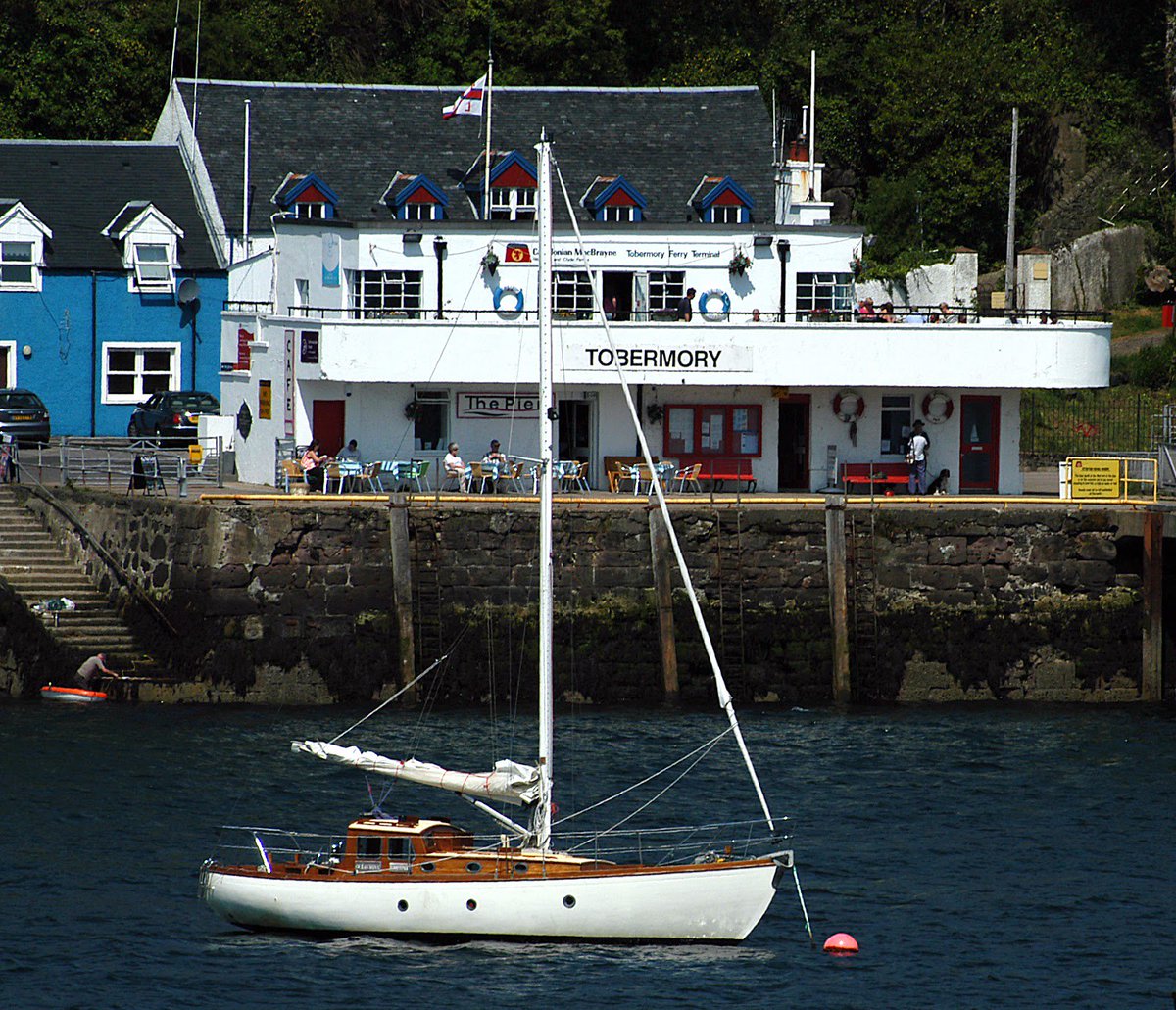 Grace_CPL's tweet photo. At the end of the harbour at Tobermory, Isle of Mull, once the ferry terminal, is now the award-winning Cafe Fish. Crisp goujons of fried fish trapped between thick slices of home-baked brown bread give new meaning to a fish finger sandwich..
#CafeFish https://t.co/qqDDeagRpi