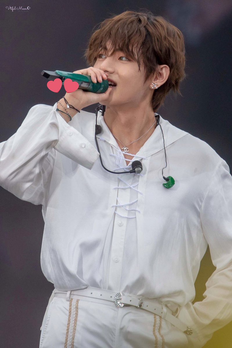 VGM1230's tweet image. 마음도 예쁜 태형이
루이비통X유니세프 #MAKEAPROMISE 
캠페인 팔찌 
한개당 100달러씩 유니세프에 기부됨 
#BTSV #KimTaehyung #뷔