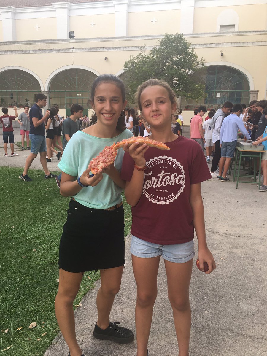 Laura_ln2013's tweet photo. Un regalazo de día compartido con Annabelle Russo y Mar Vallejo,en el que hemos recordado momentos maravillosos. Una gozada poder ver a mi hija disfrutando de Arévalo Summer School .
#lomasdelomas #parecequefueayer https://t.co/OwROZa9SOl