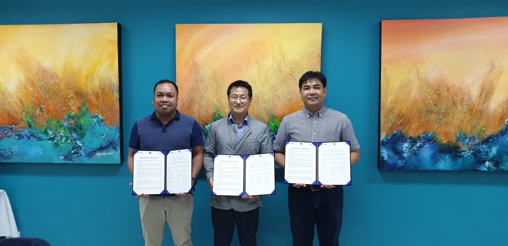 OceanPixelSEA's tweet photo. OceanPixel Signing of MOU with Daeeun and LIVES https://t.co/u2vuDQNgTf https://t.co/sAPq54RAzy