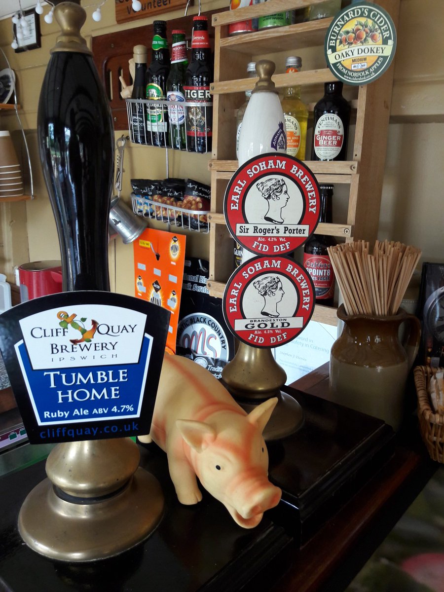 Friday beers @pubinacarriage Brockford Station <a href="/MiddyRailway/">MSLR</a> - Squeeze the pig looking forward to a pint &amp; scratchings
#realale #realbeer #communitypub <a href="/BreweryEarl/">Earl Soham Brewery</a> <a href="/Cliffquaybrewer/">Brewer</a>