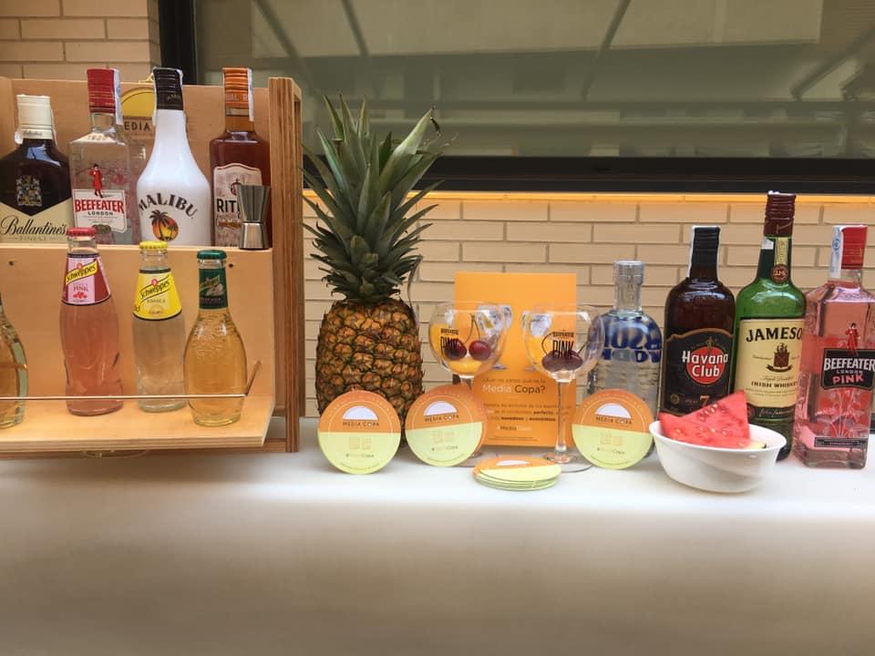 Carbonrestaura3's tweet photo. En nuestro restaurante también pensamos en aquellos que quieran terminar una buena cena con la copa perfecta
¡Para tener una digestión perfecta! 😉🍹
#Gastronomia #Cocteleria #carbonrestaurante #mirandadeebro #pornfood #experienciagastronomica #terraza #verano2019 #copaspremium https://t.co/YCCv6m4RAX