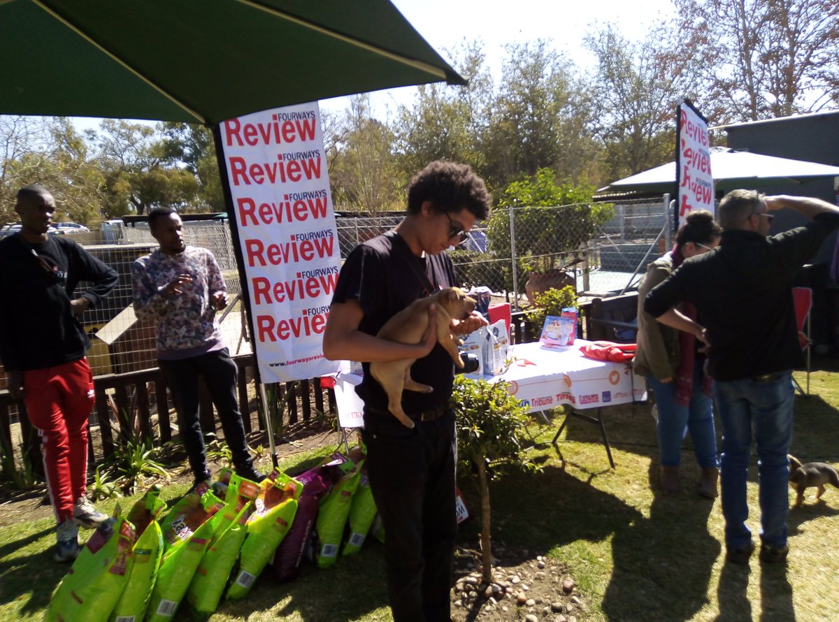 CarlifoniaDube's tweet photo. Caxton Johannesburg North team donates dog food to Ark Animal Centre
#MandelaDay2019
#CaxtonCares
#WeSupportArk
@Fourways_Review https://t.co/VMqDRUyHok
