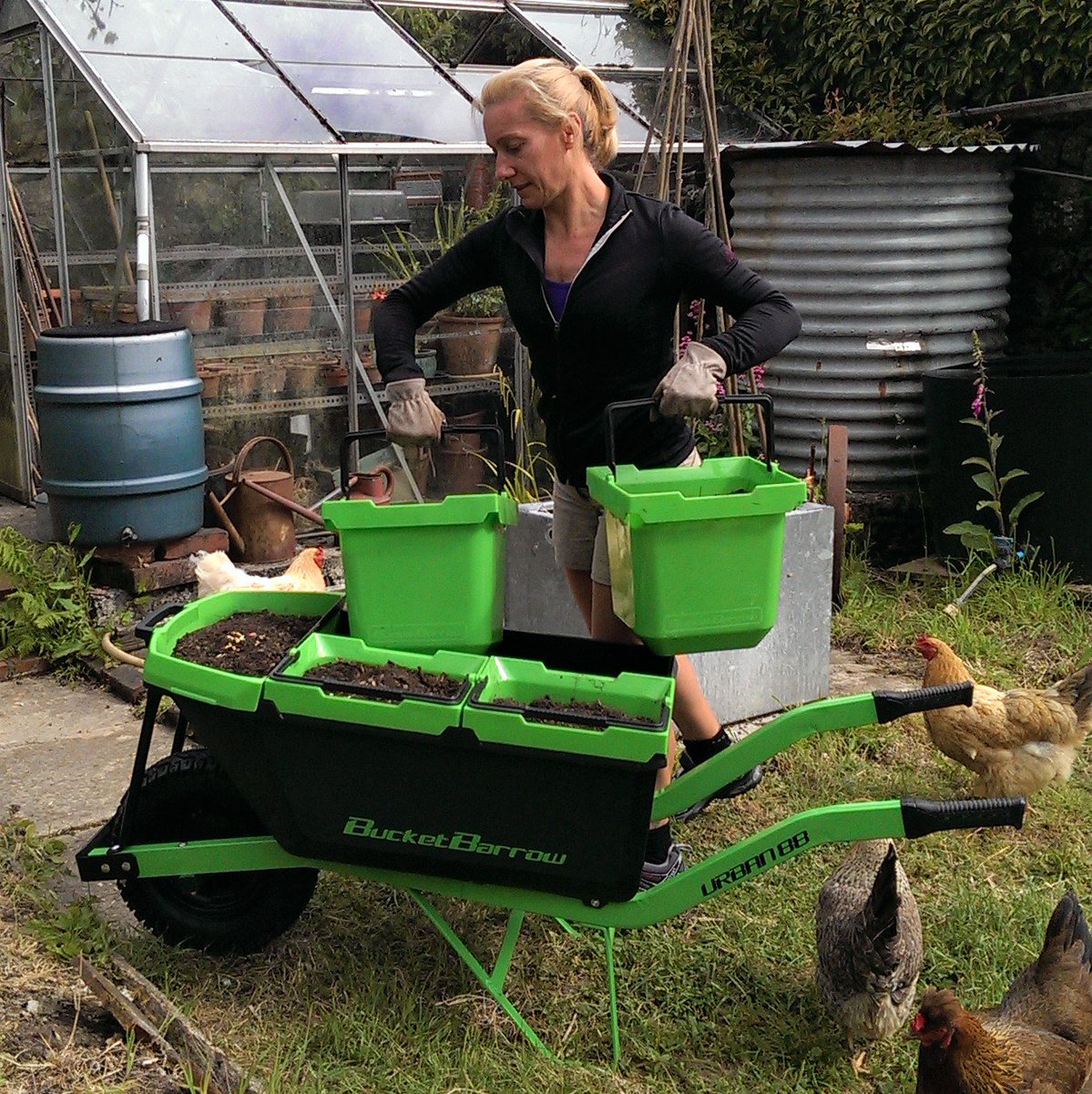 BucketBarrow's tweet photo. Being able to divide up a load of soil within the @BucketBarrow Buckets and Scoop makes topping up garden beds so much easier and faster.  #URBAN88KIT #BucketBarrow #BucketBarrowSystem #SaferEasierFaster https://t.co/DbGzq1cs9w