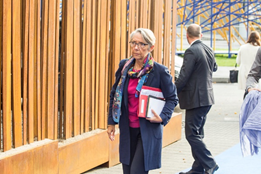 MurManteau's tweet photo. Le Mur Manteau félicite @Elisabeth_Borne pour sa nomination à la tête du @Min_Ecologie. Nous espérons qu’un dialogue constructif pourra se créer avec les industriels œuvrant pour la #TransitionEcologique, notamment pour la fin d'#ESSOC2 et dans la perspective de la #RE2020. https://t.co/N1FKmoqbd6