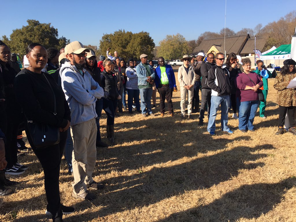 environmentza's tweet photo. The DEFF has joined the international community to pledge its #Goodgreendeeds by partaking in the 67 minutes #NelsonMandela2019 day in Roral Elephant, Centurion. #Cleanriver2019. https://t.co/LuheFtpdcH