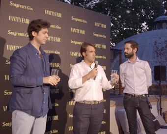 VanityFairSpain's tweet photo. Cerca de 200 invitados se reunieron en torno a Javier Aznar (@guardian_el_ ) para festejar su exitoso formato junto a Seagram's (@SeagramsGin_ES ) y Vanity Fair.
#HotelJorgeJuan #podcast #JavierAznar #VanityFair
https://t.co/WFbzOR1DBo https://t.co/pMBjCa3wks