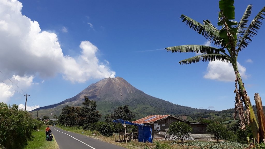 beduy's tweet photo. The #Sinabung and the #men : a report of Thierry #Sluys
https://t.co/qTBdovxV4U
Tour d'horizon du #Sinabung avec un reportage de Thierry #Sluys.
https://t.co/KhpPfIeae3 https://t.co/xtmOE1TgD8