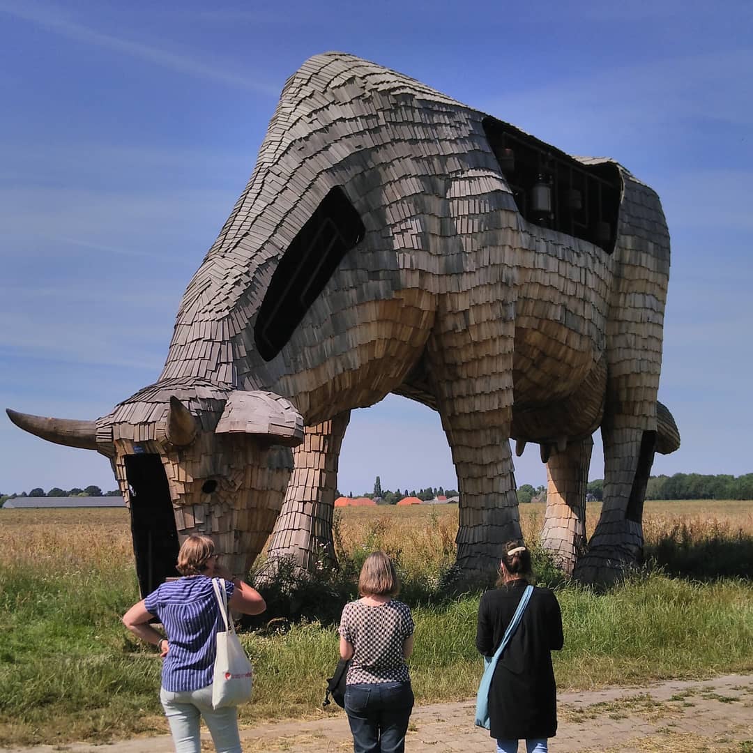 Onze laatste nieuwsbrief al gezien? Een zomereditie vol inspiratie van o.a. <a href="/NeiSkoen/">NeiSkoen</a>, Academie voor Beeldvorming, kunst in het Brabantse landschap en interessante leestips! bit.ly/32Bm7SP