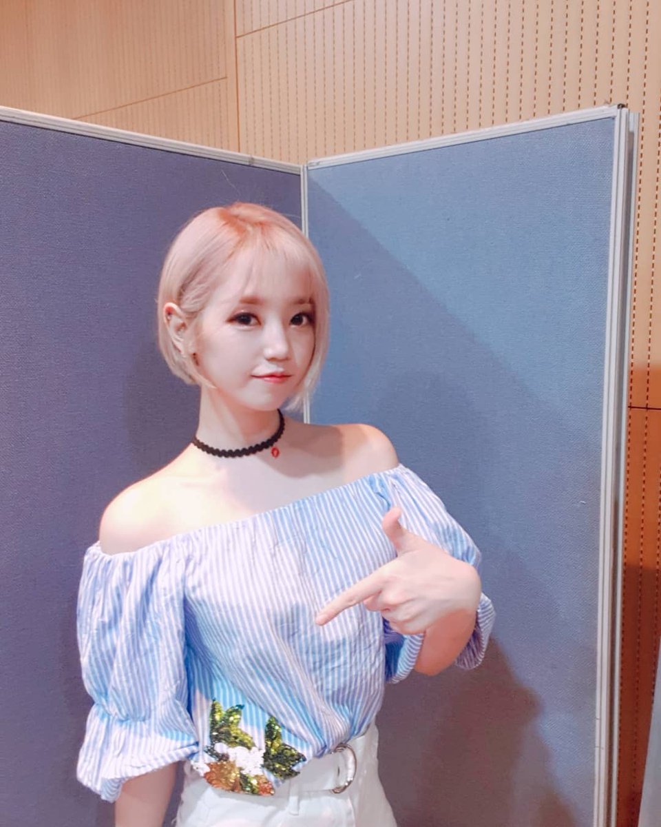 narea9003141's tweet photo. 잠시 후 6시 #Mcountdown 에서 만나요~❤
플래쉬 톡! 나래 톡톡!!
.
#플래쉬 #플래쉬나래 #컴백 #신곡 #톡 #단발머리 #컨셉변신 #성숙미 #섹시 #flashe #kpop #comeback #talk #sexy #daily #인생샷 #걸크러쉬 #셀카 #노트9 #아인에디션 #디자이너브랜드 #여성의류 #갓탬 #디자인맛집 #ahinedition https://t.co/lj0FGkKOIr