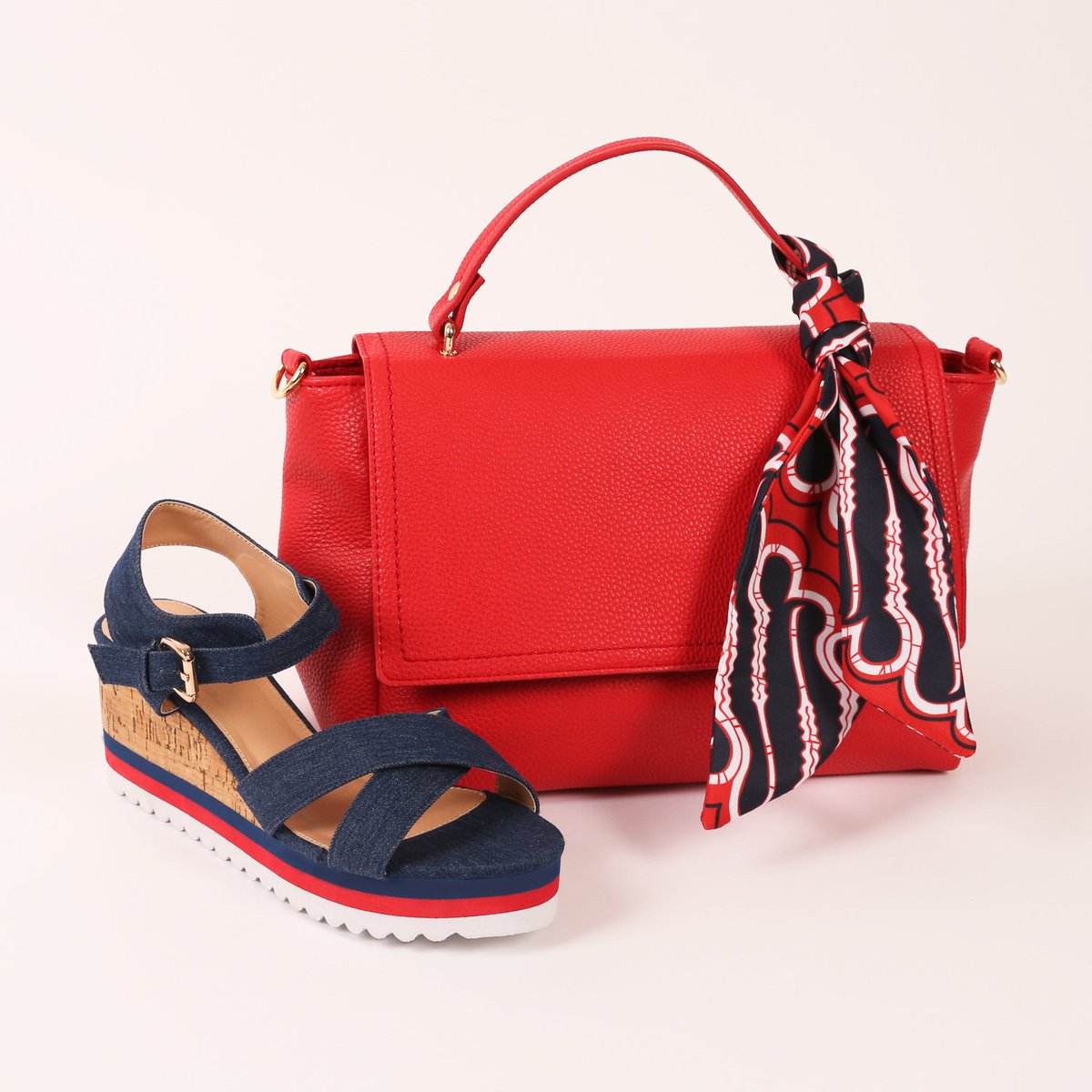 On a trouvé le sac et les chaussures qui viennent compléter votre tenue, qu'elle soit décontractée ou plus habillée 😉