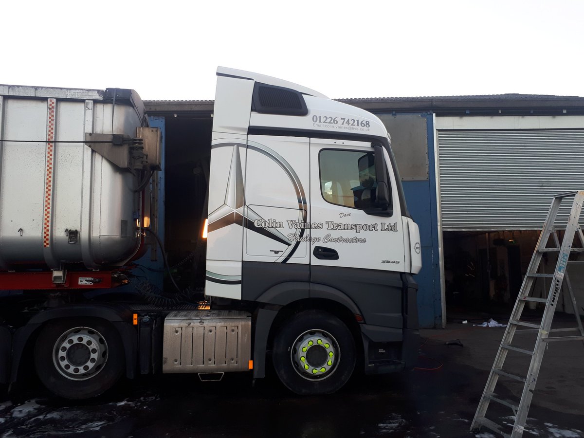 SS_signs's tweet photo. We can provide #VehicleGraphics for your business no matter how big or small your vehicles. #barnsleyisbrill #yorkshirebusiness https://t.co/bOfSFbr53w