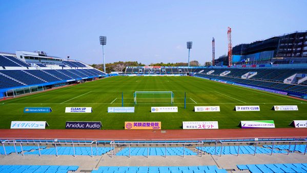 横浜fc 公式 今週末は ニッパツ三ツ沢球技場 へ ピッチと観客席の近さは約5mと 他では体験できないサッカー専用スタジアムならではの臨場感です 突然ですが今から 三ツ沢の良いところをつぶやく選手権 を開催します 教えてください よーい