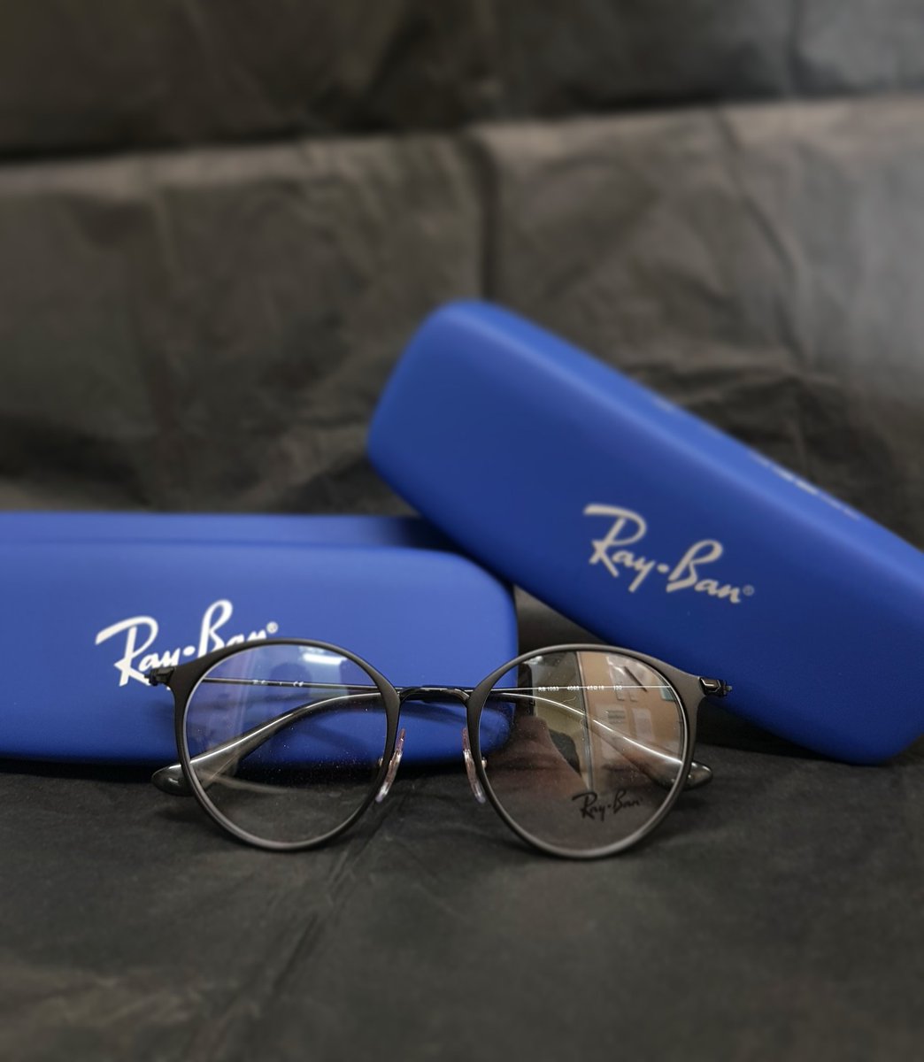 JohnnyGoggles1's tweet image. New children's ray band in now. Free eye tests for children under 16 so book in today. #frames #glasses #fashion #rayban #jonnygoggles