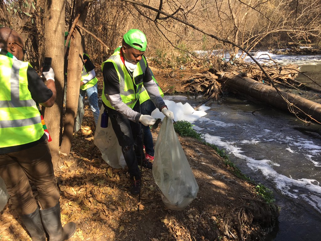 environmentza's tweet photo. This is the sad state of the Hennops River, littered with waste material and other unwanted objects. The staff is hard at work to ensure its cleanliness. #Cleanriver2019 #NelsonMandelaDay2019 https://t.co/vxZILiKlla