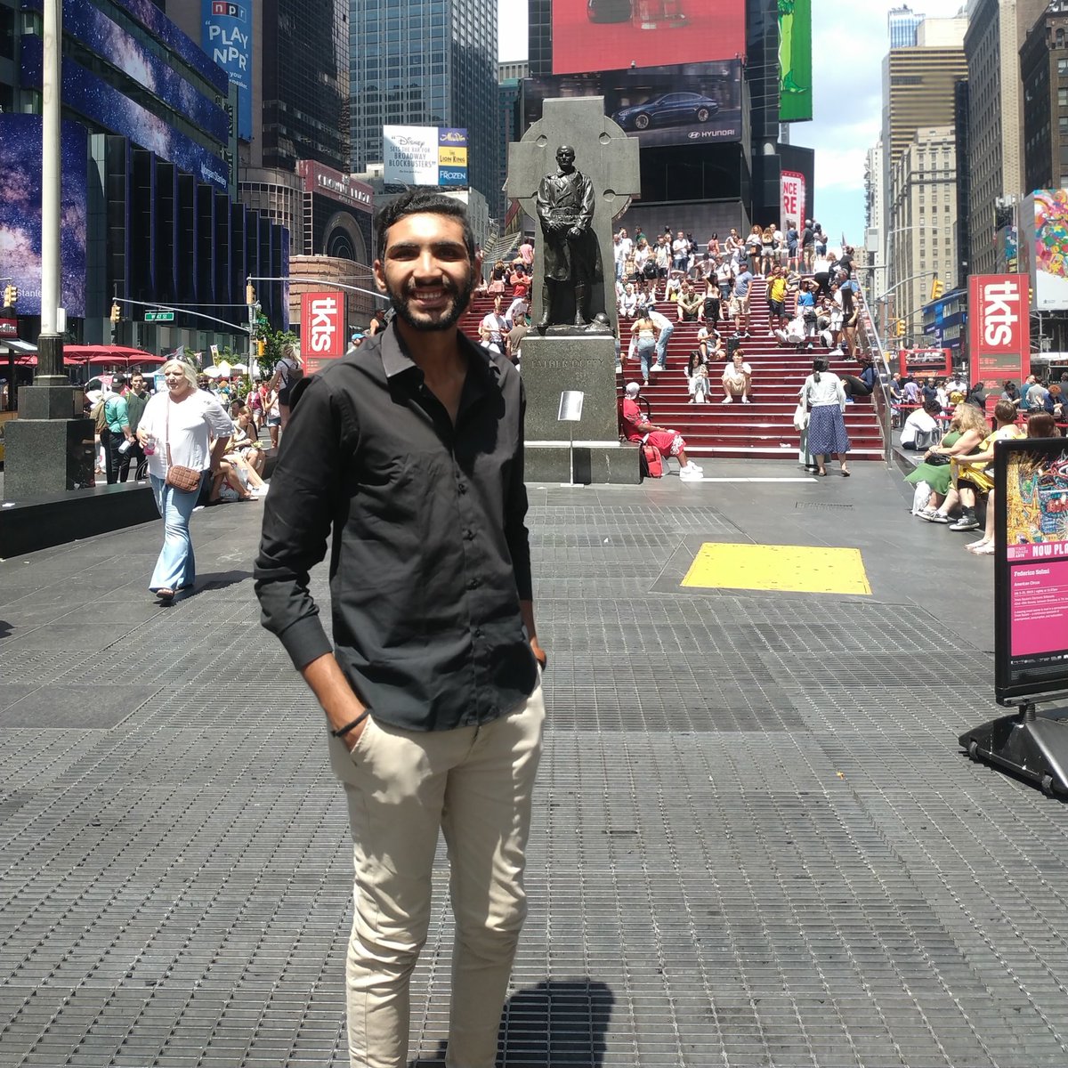 Rofa_Khaled's tweet image. Finally, I'm Here 😎🇺🇸  #NewYork #DreamAchievement 💚💪🏼#NewProfilePicture