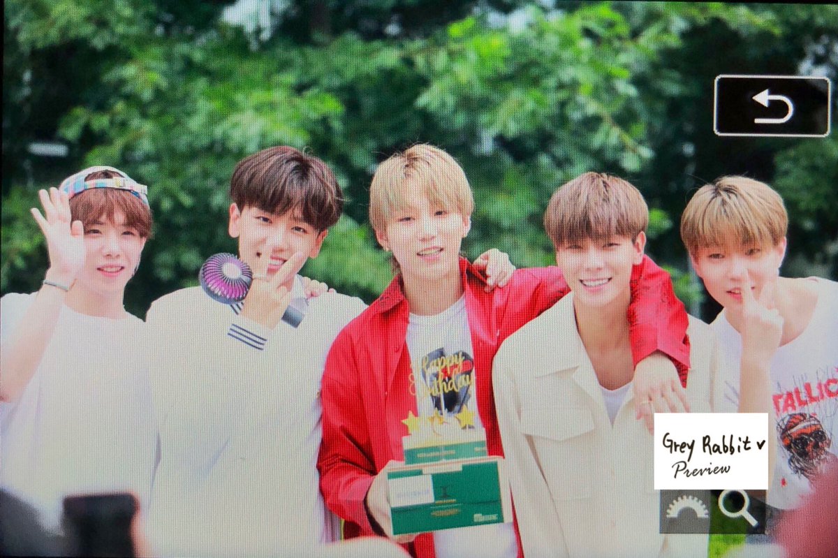 GRabbit0420's tweet photo. 190718 ์ ์นด ์์ผํํฐ preview
BC DAY ์ถํ์ถํ~๐๐
#1TEAM #์ํ #์ ํ #๋ฌธ์ ํ #JEHYUN #BC #HAPPY_BC_DAY #JUST #๋กค๋ง๋กค๋ง https://t.co/iuQzjq2dLa
