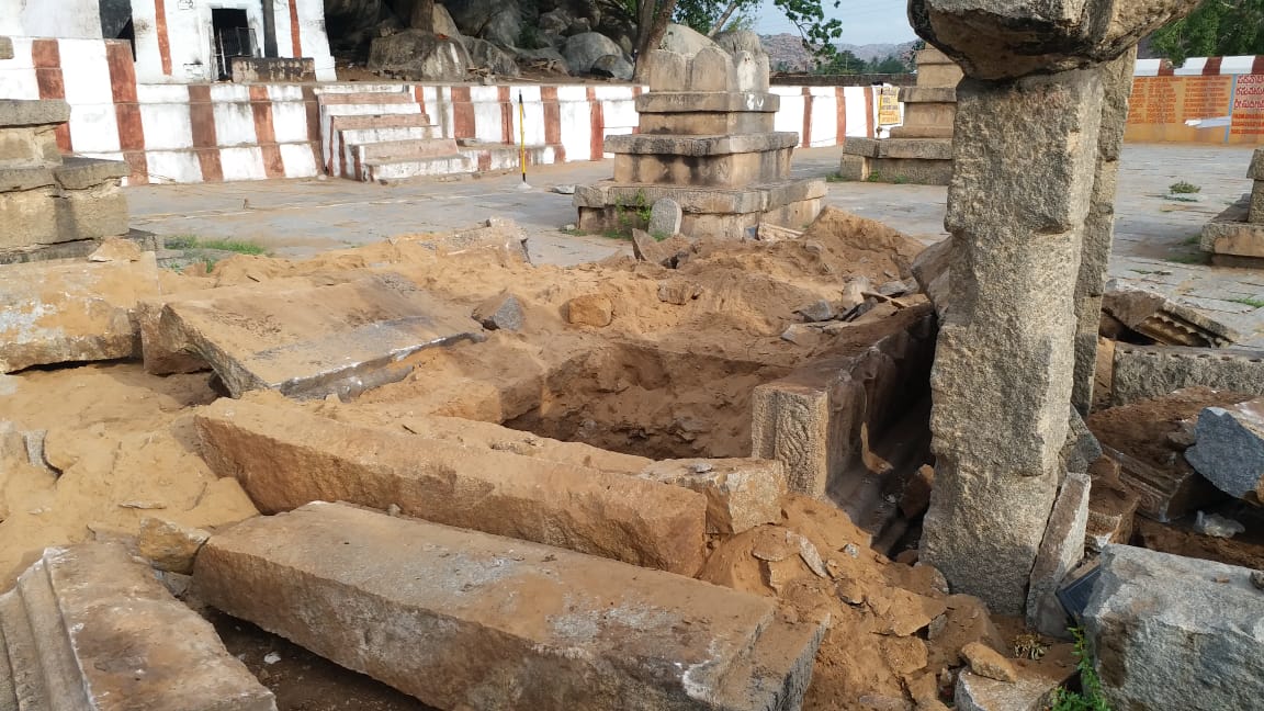 Tejasvi_Surya's tweet image. Deeply hurt to know that 15th century Brundavana of Saint Vyasaraja Swamy, Rajaguru of Vijayanagara Emperor Krishnadevaraya - was desecrated &amp;amp; destroyed in Hampi

Such destruction happened 5 centuries ago by Bahamani Sultans!

#ProtectOurHeritage @prahladspatel @MinOfCultureGoI