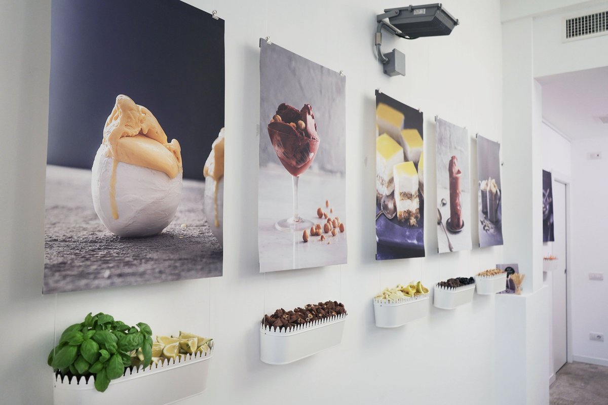 Spazio81's tweet photo. Mostra sulle creazioni di Simone De Feo con le immagini della fotografa Benedetta Marchi, nuova amica e cliente di @Spazio81 . Per saperne di più --> https://t.co/5Ewx36m0d3 https://t.co/eFXFlQYTfZ