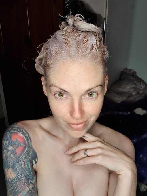 Getting that ashy blonde https://t.co/UzR0oqVnpV