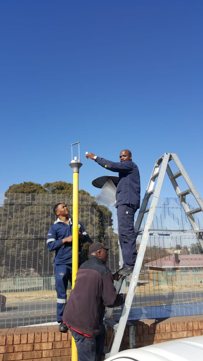 CityPowerJhb's tweet photo. #CityPower technicians busy changing the lights. #DonovanMacDonald #Rooderpoort #67minutesOfMandelaDay. https://t.co/uqA9XEdIsL