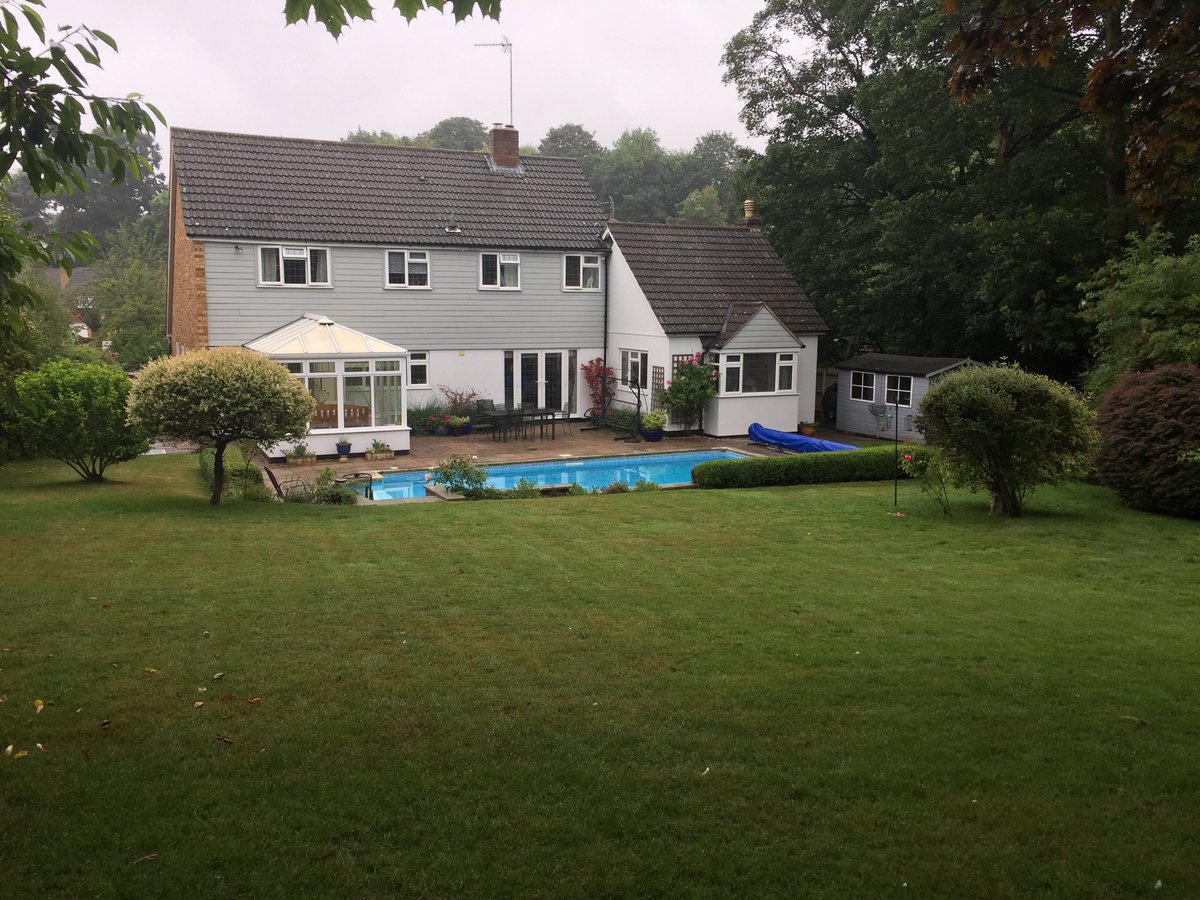 GraftonLimited's tweet photo. Today’s #rics #homebuyers #survey nice property with a swimming pool https://t.co/hJJZR4DKpJ