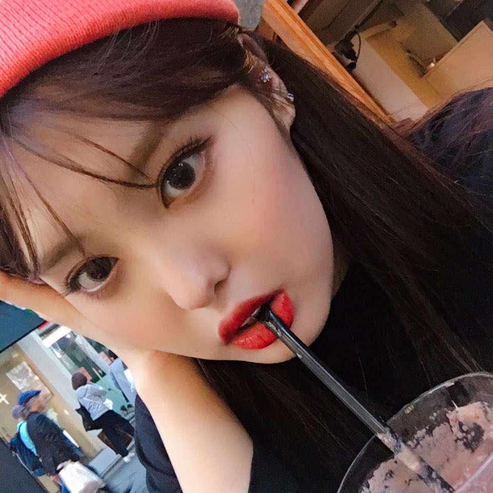 MOMOLAND_japan's tweet photo. ジェイン オンニと遊びに行った時~! メリー達400日 おめでとう❤️ 私たちの9月 ファンミーティングも期待してくださいメリー達❤️永遠に愛してる❤️
#MOMOLAND #AHIN #모모랜드 #아인 #モモランド #アイン #MOMOLAND_400日❤️ https://t.co/nScCAQFDND