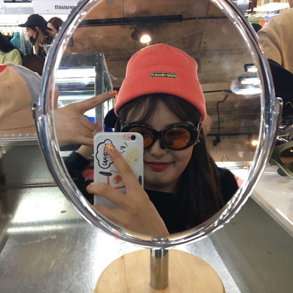 MOMOLAND_japan's tweet photo. ジェイン オンニと遊びに行った時~! メリー達400日 おめでとう❤️ 私たちの9月 ファンミーティングも期待してくださいメリー達❤️永遠に愛してる❤️
#MOMOLAND #AHIN #모모랜드 #아인 #モモランド #アイン #MOMOLAND_400日❤️ https://t.co/nScCAQFDND