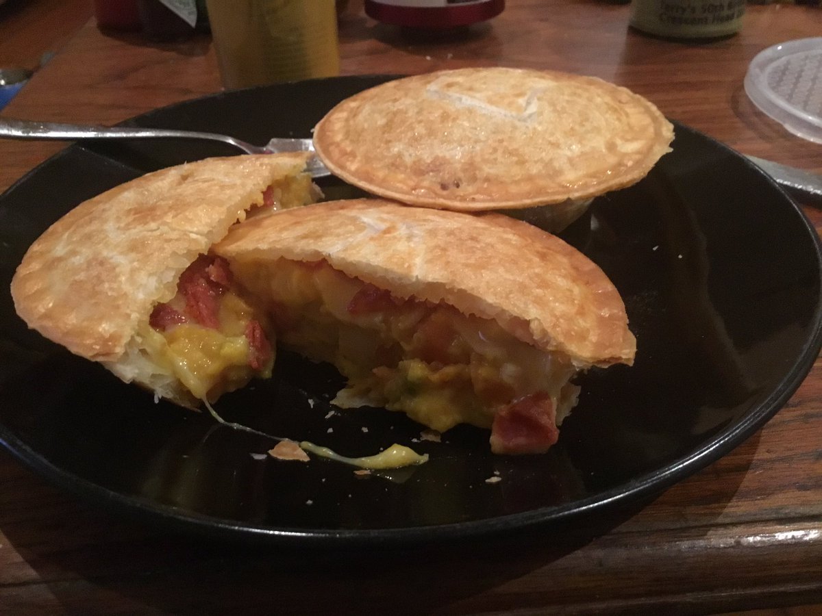 Heath_McGregor's tweet image. Left over veg curry with some chorizo and cheese. #piemaker