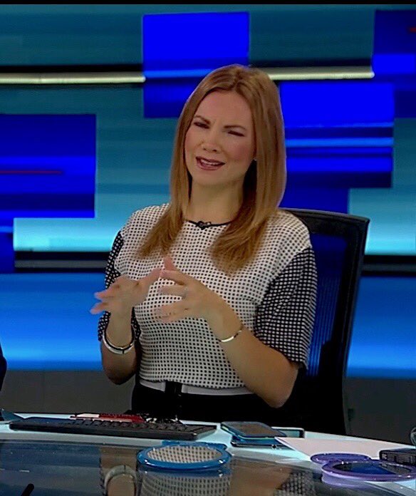 goodlotz's tweet photo. #TwoMirrors on your desk? ⁦@JaceyWPLG⁩ ⁦@WPLGLocal10⁩ https://t.co/bIe7UHKMyR