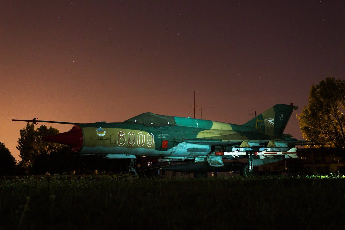 Hungarian Air Force Mig-21 and the nightsky @PlaneSpotIsCool @aviation @AviationWeek @planes #military @airforcelive #Mig21 #AirForce #military #nightsky #AvGeek #aviationlovers #planespotting #PlaneSpotter #aviationphotography