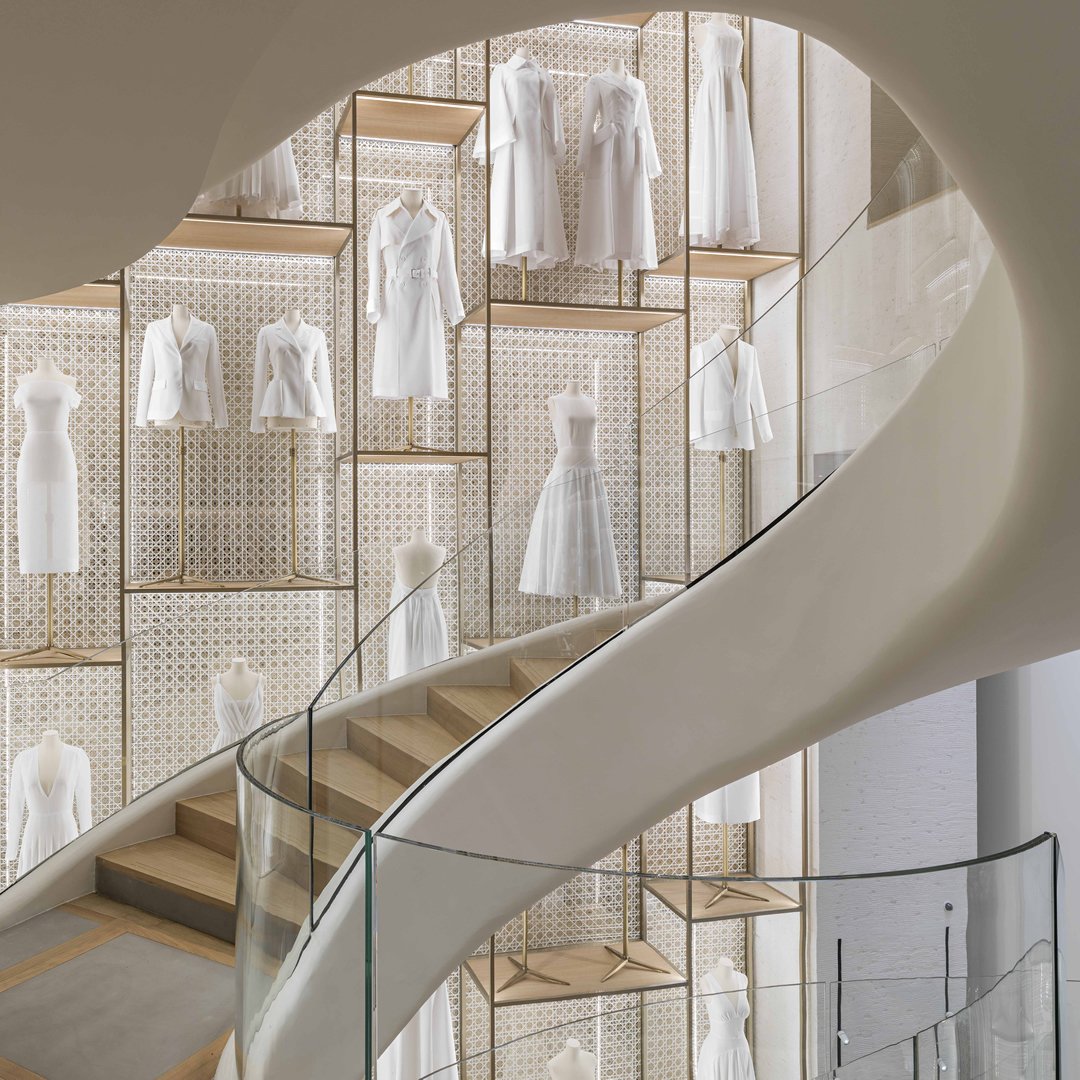 -Dior Champs-Élysées #boutique
The new 890 square foot space is a beautiful #retailconcept that pays homage to the old, but also makes way for the new experiences.
#retaildesign