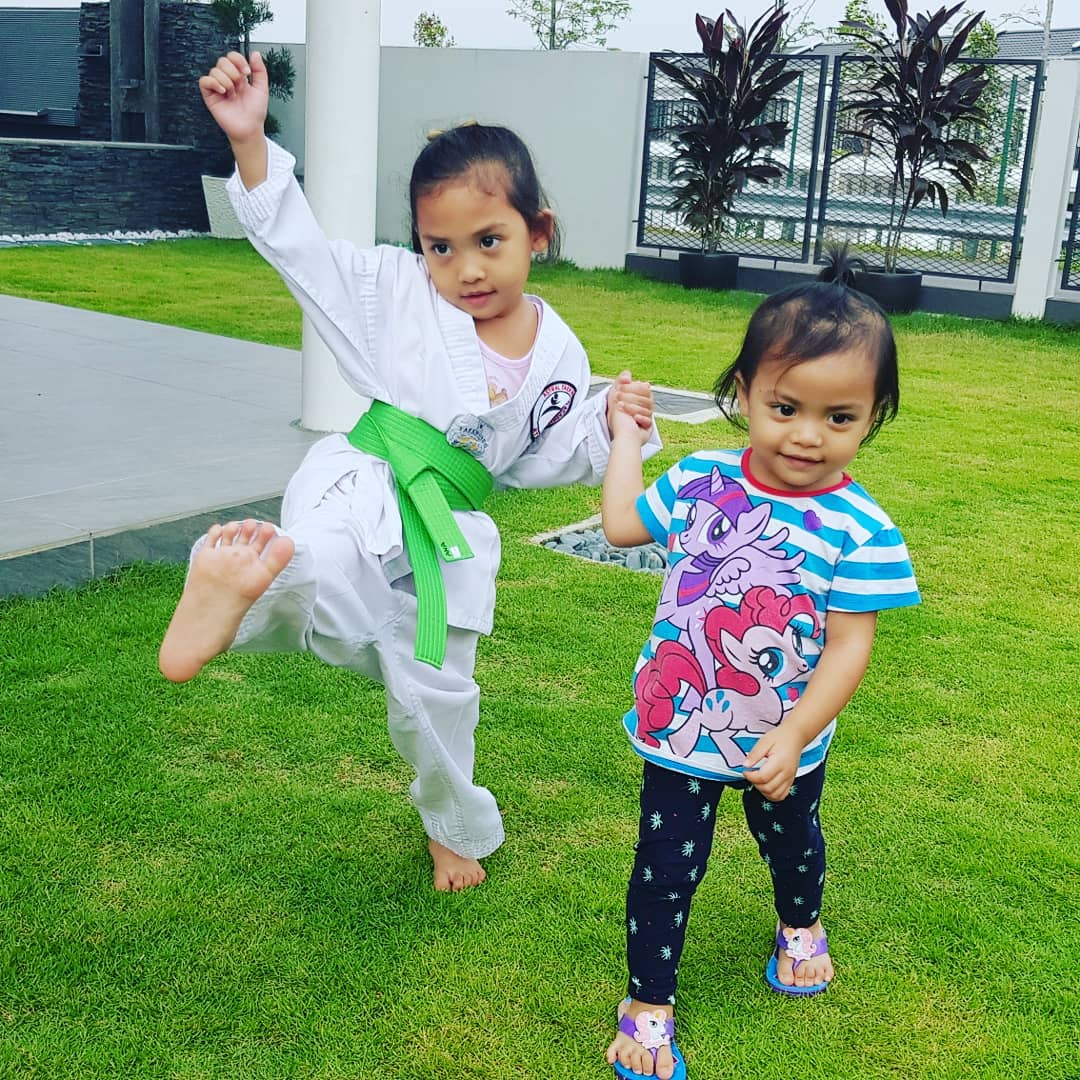 AfidaSohana's tweet photo. Remember when Ana took the grading for green belt?
Here she is!!! 🤸♀️
#proudofmylittlesunshine🌞
So.. #dontmesswithmygirls
#anaandara #anasafeeya https://t.co/nFupYMSPsD