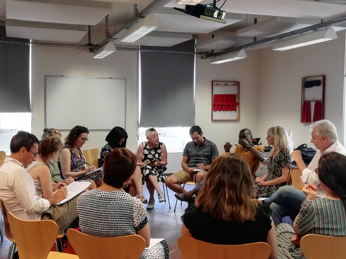 "Amateur ? Oui. Et alors ? #5 Quels lieux pour les amateurs ?" ➡️ Rencontre organisée par la Maison des Pratiques Artistiques Amateur, en partenariat avec l'association des Directrices et Directeurs des Affaires Culturelles d'Ile-de-France et le <a href="/FestivalAvignon/">Festival d'Avignon</a>. #MPS #FDA19