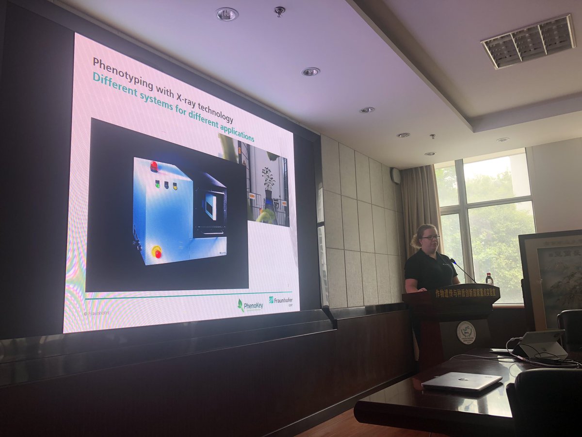 JoelleClaussen's tweet image. Thanks for the opportunity to present the possibilities of using xray technology in phenotyping at NAU #PhenoKey #FraunhoferIIS #PhenoTrait