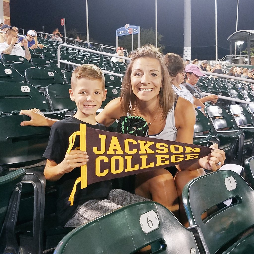 BrigetteRobins1's tweet photo. Beautiful evening lastnight at the @LansingLugnuts ballpark with my little buddy and some @JacksonCollege alumni friends! #JCAlumni #JacksonCollege https://t.co/wr8FOJWzoB