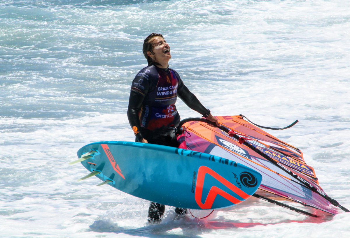 rauldepablo81's tweet photo. @Daida_fisioMT Campeona de la prueba del Circuito Mundial de la PWA celebrada en Pozo Izquierdo 
@GCWindWavesFest @morenotwins 
E-NOR-ME https://t.co/7NRFmN4OYT