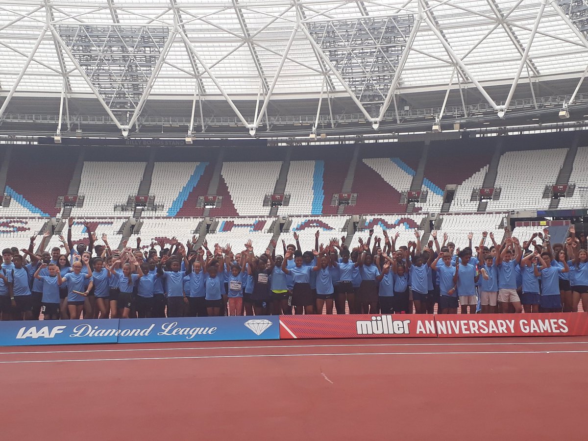 Well done to the team racing at the inaugural london connect relays #britishathletics #thisgirlcan <a href="/WaldegraveSch/">Waldegrave School</a>