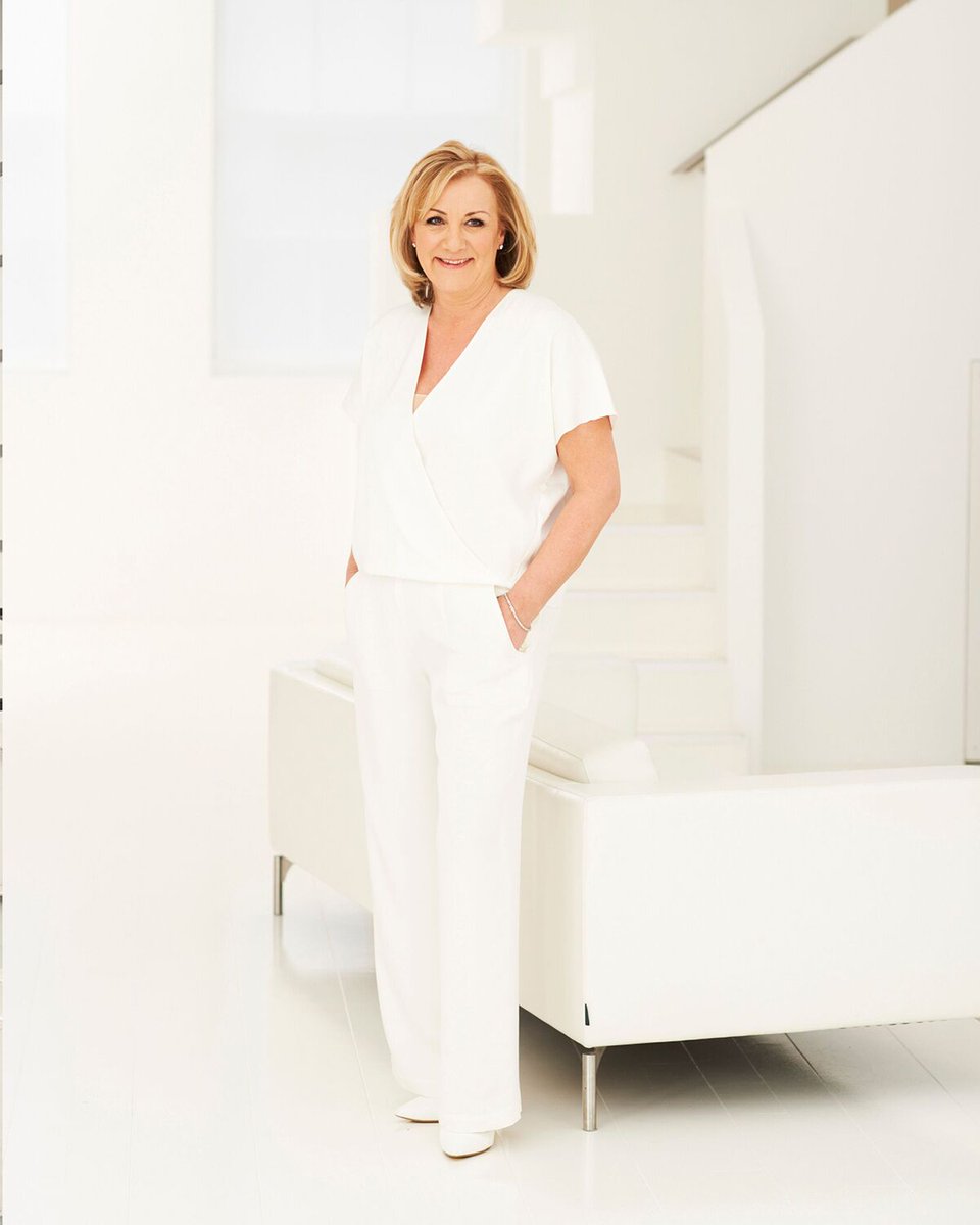 'In the warmer months, I often opt for all-white at the office. It's a great way to stay cool in the summer heat.' - @KimWinser #winserwomen #winserlondon