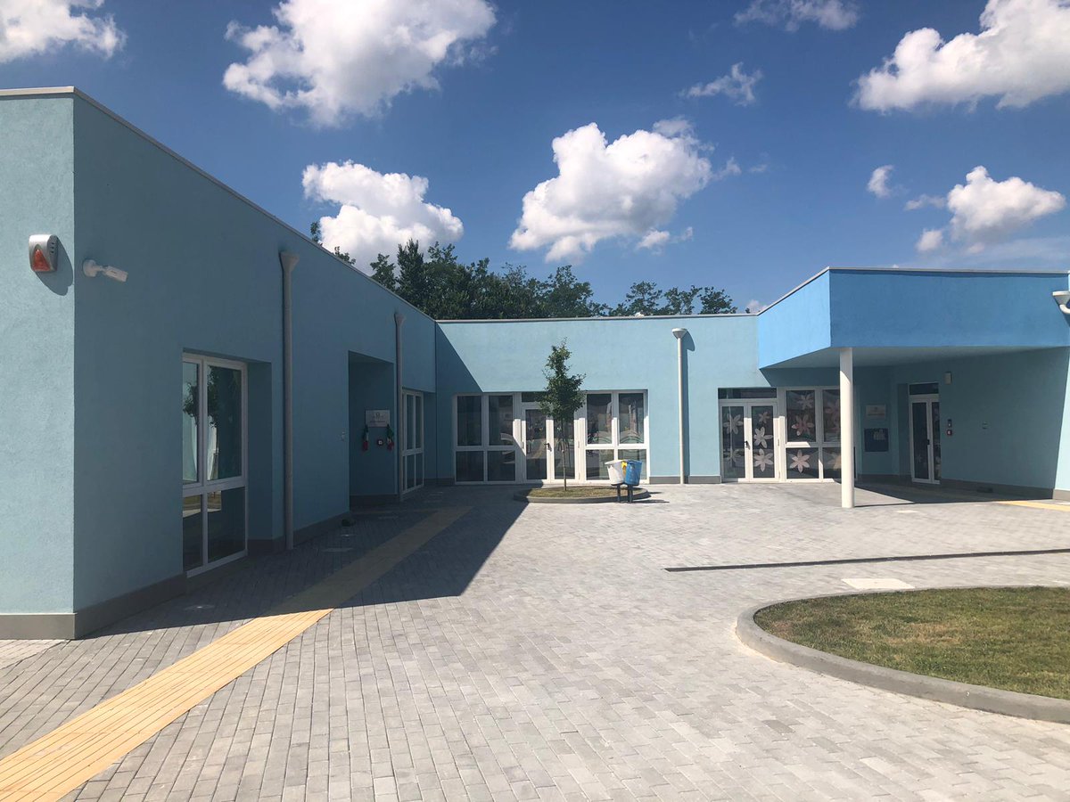 unitorvergata's tweet photo. Inaugurata la nuova scuola di Amatrice alla presenza di #Mattarella: un progetto (oggi realtà) a firma #unitorvergata  "Siamo Università positiva, laboriosa, impegnata al servizio della collettività per l'innovazione sociale”: @NovelliGnovelli https://t.co/vDB4uAgcnU https://t.co/mRyn1pFYHv