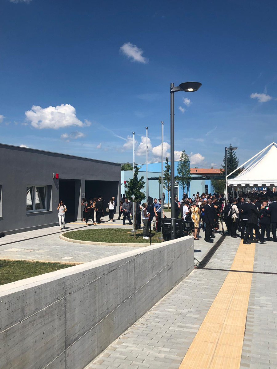 unitorvergata's tweet photo. Inaugurata la nuova scuola di Amatrice alla presenza di #Mattarella: un progetto (oggi realtà) a firma #unitorvergata  "Siamo Università positiva, laboriosa, impegnata al servizio della collettività per l'innovazione sociale”: @NovelliGnovelli https://t.co/vDB4uAgcnU https://t.co/mRyn1pFYHv