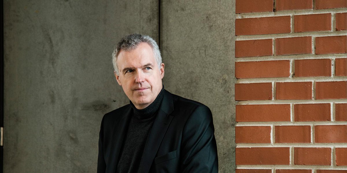 Können Biennalen wirklich zur Gestaltung unserer Welt beitragen, Christoph Thun-Hohenstein? Der Initiator der VIENNA BIENNALE im Interview am #MAKblog. 👉 blog.mak.at/digitale-zukun…